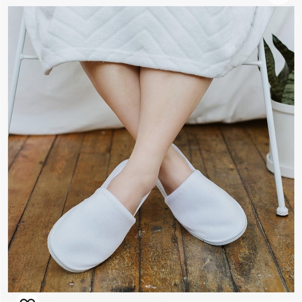 Spa Slippers, Pair of Cotton Velvet Closed Toe Disposable Slippers with Bags
